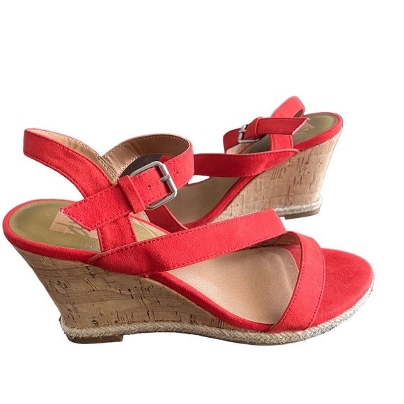 DV8 Pierra Like New Strappy Wedge Sandal With Adjustable Ankle Straps Size 8 - Picture 1 of 10